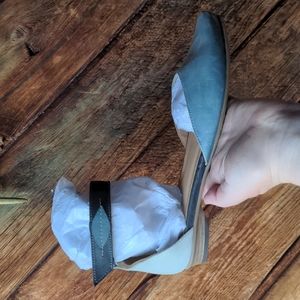 Fidji leather flats with Velcro ankle strap 38